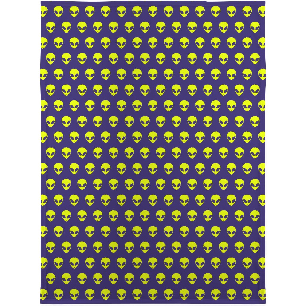 Retro Alien Heads Blanket, Fleece, 30x40, Purple, Hyacinth